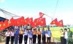 Bàn giao tuyến đường cờ tại xóm Tân Tiến chào mừng Đại hội đại biểu Đảng bộ xã Nghĩa Đàn lần thứ I